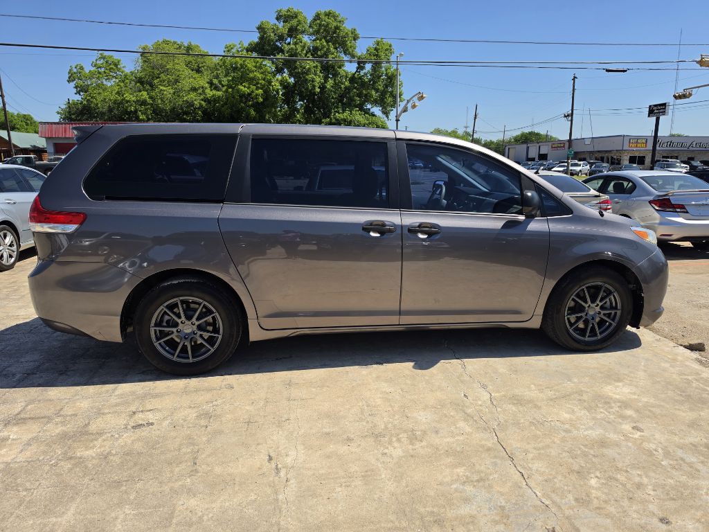2014 Toyota Sienna Image 23