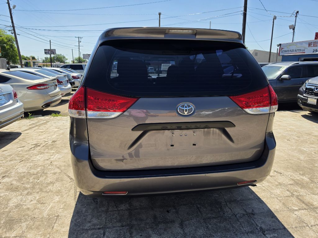 2014 Toyota Sienna Image 24