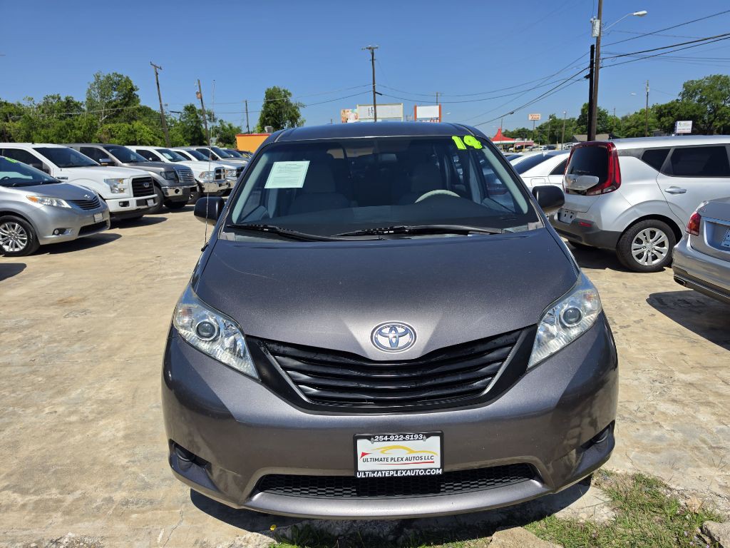 2014 Toyota Sienna Image 25