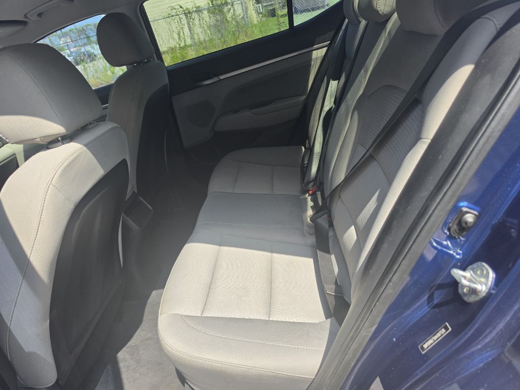 2017 Hyundai Elantra Image 17