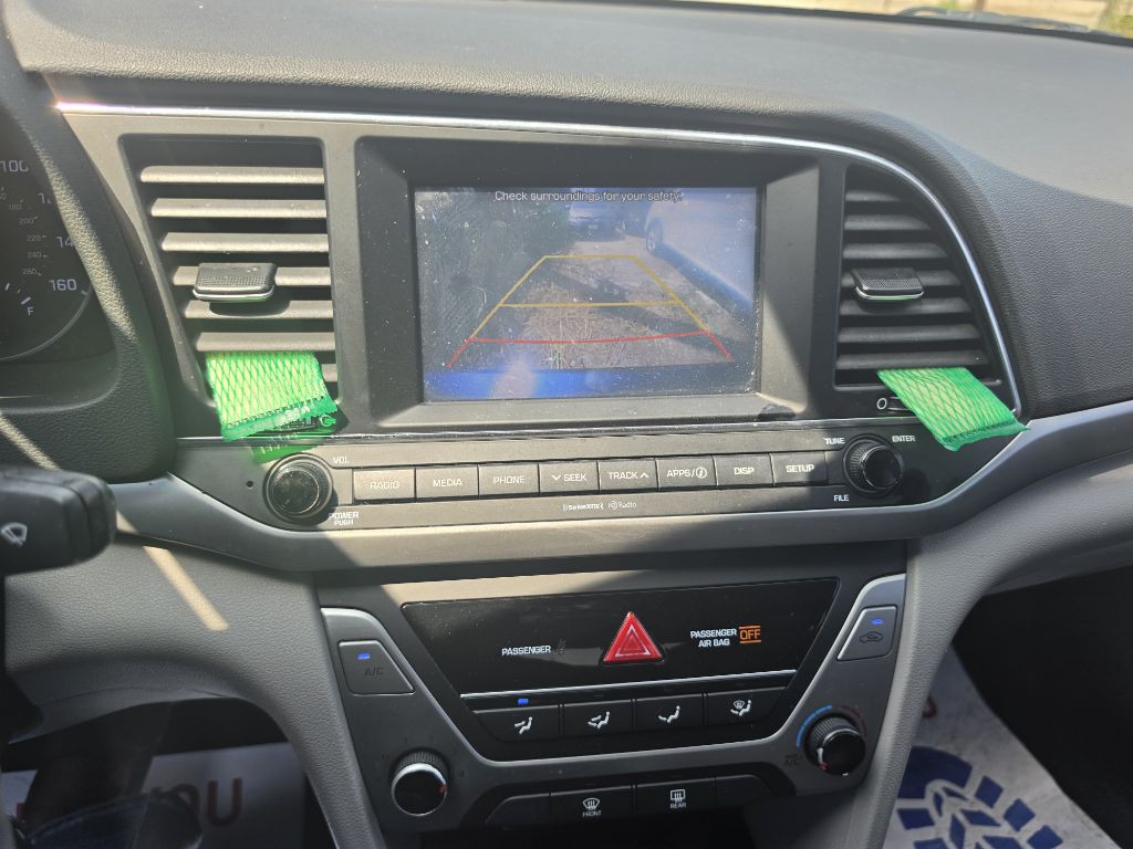 2017 Hyundai Elantra Image 21
