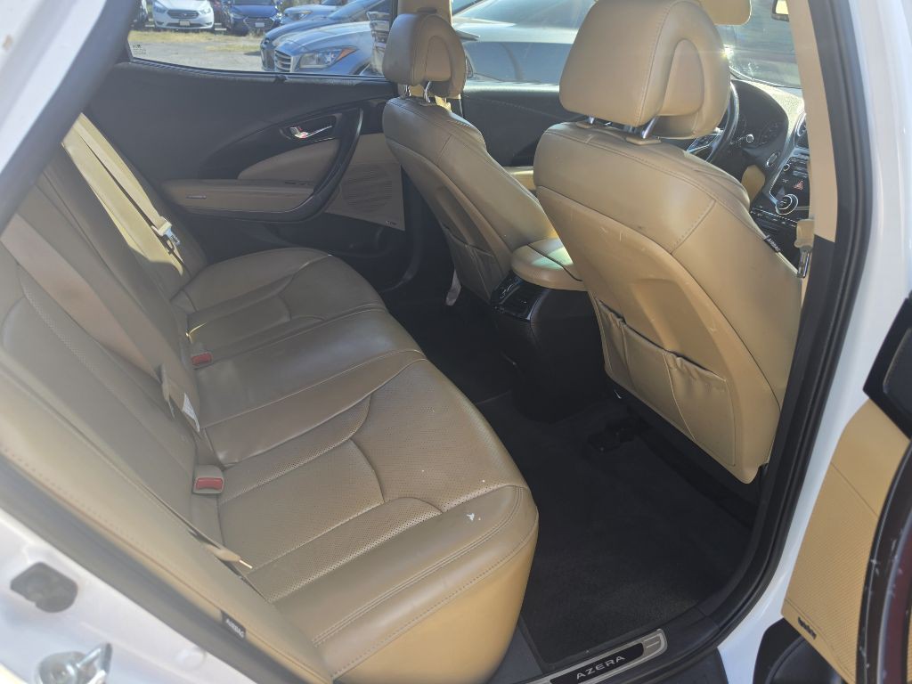 2017 Hyundai Azera Image 11
