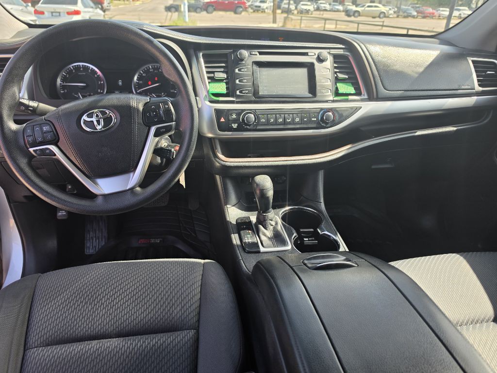 2016 Toyota Highlander Image 8