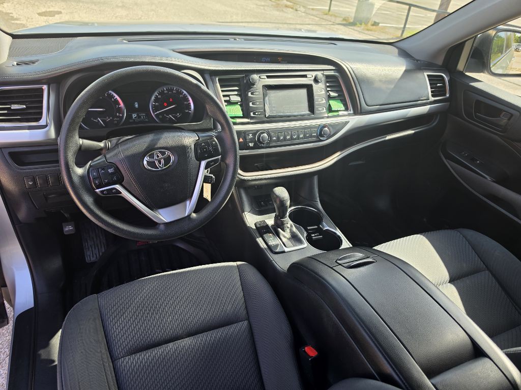 2016 Toyota Highlander Image 11
