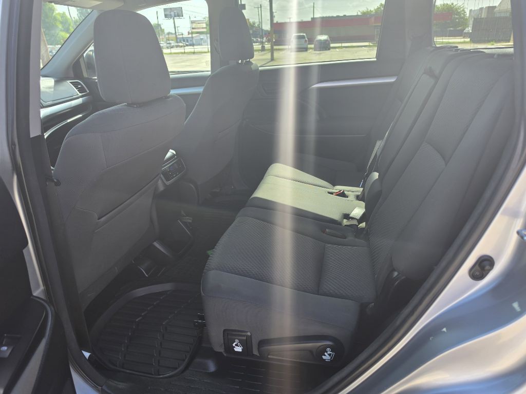 2016 Toyota Highlander Image 14