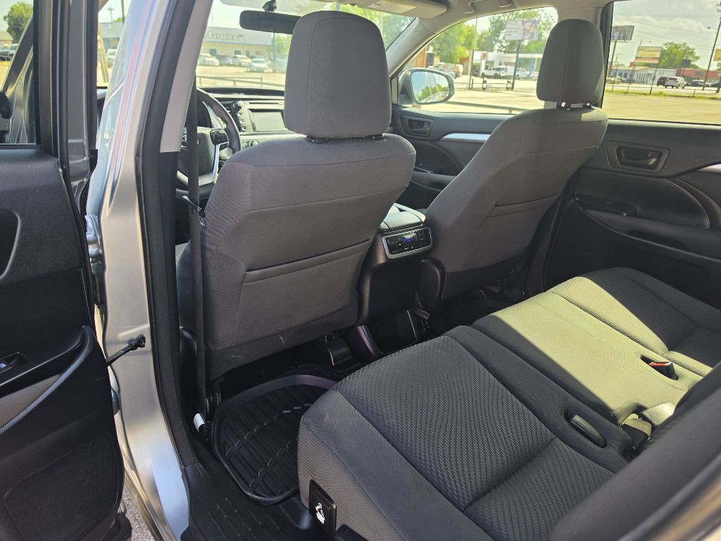 2016 Toyota Highlander Image 15
