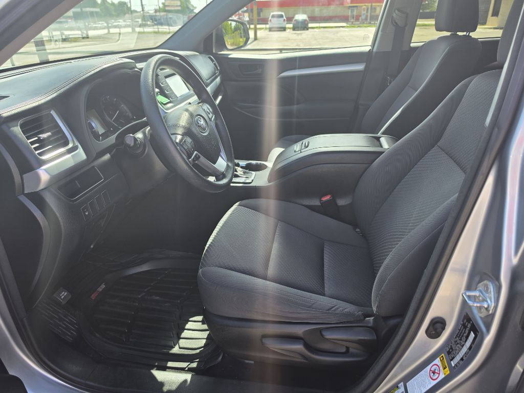 2016 Toyota Highlander Image 16