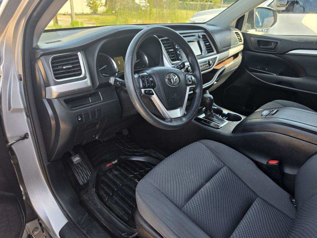 2016 Toyota Highlander Image 17