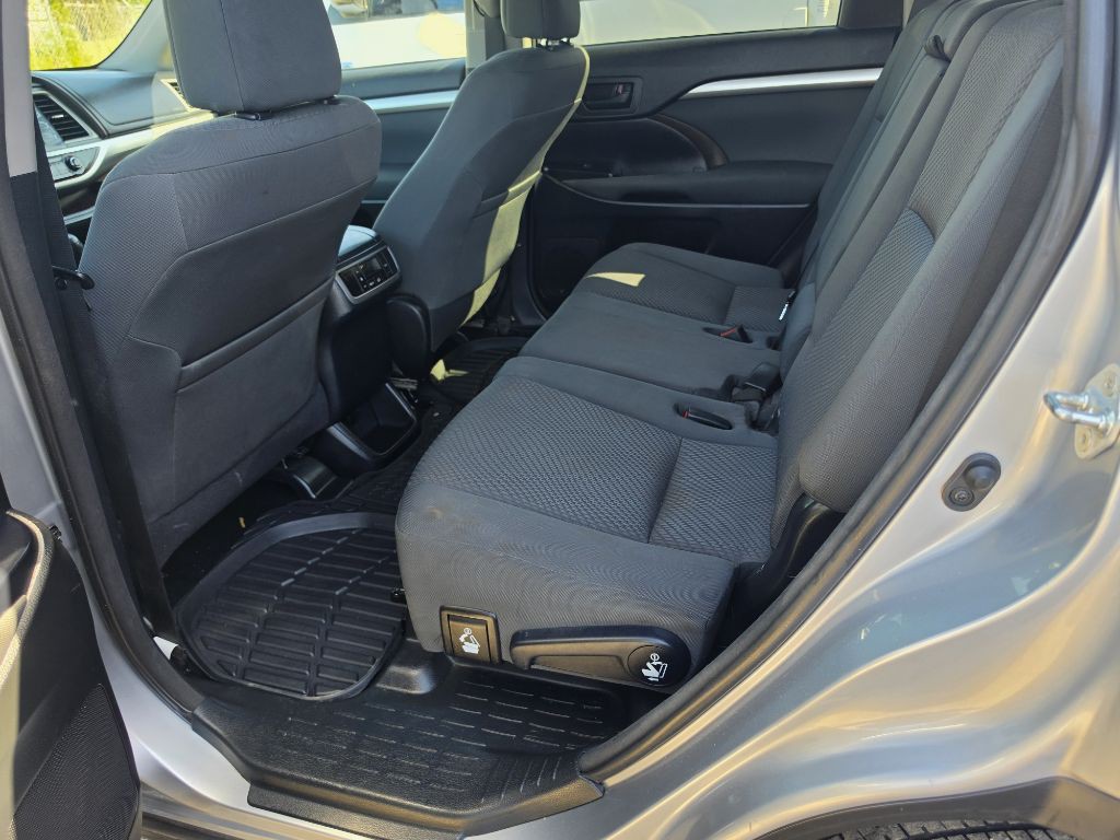 2016 Toyota Highlander Image 18