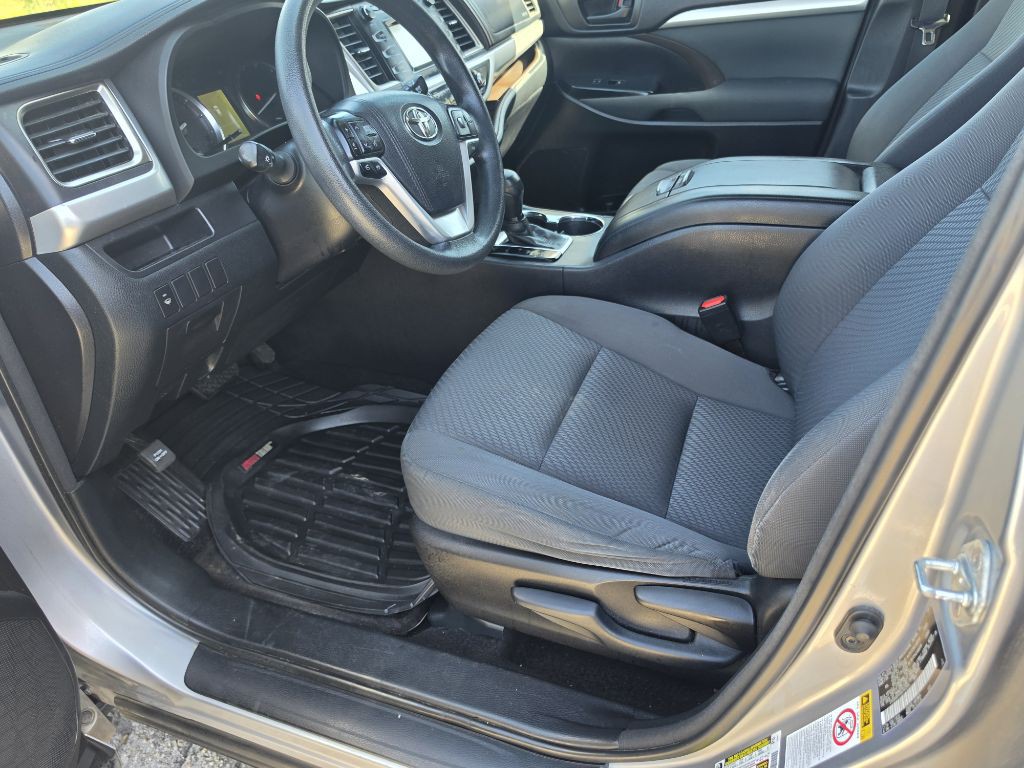 2016 Toyota Highlander Image 19