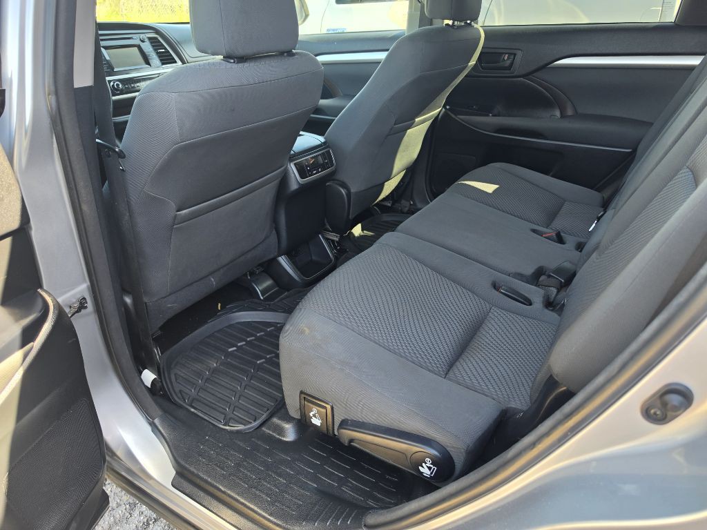 2016 Toyota Highlander Image 21