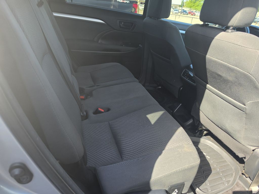 2016 Toyota Highlander Image 25