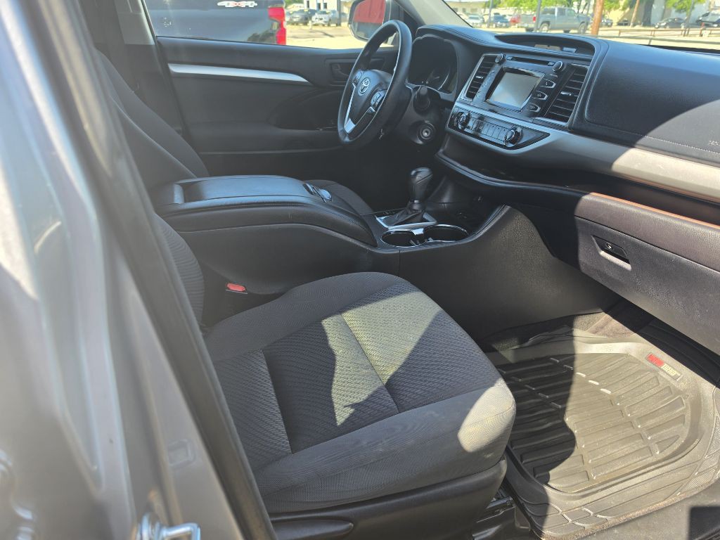 2016 Toyota Highlander Image 27