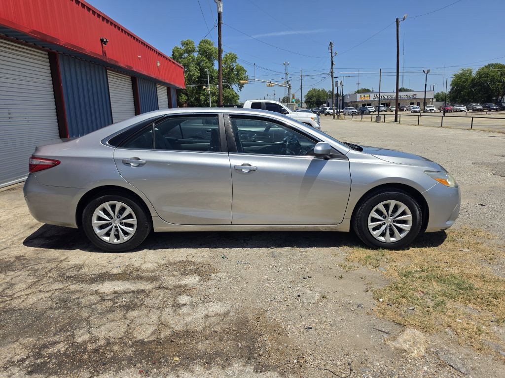 2015 Toyota Camry Image 3