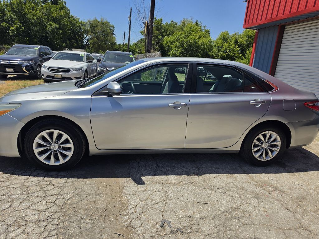 2015 Toyota Camry Image 11