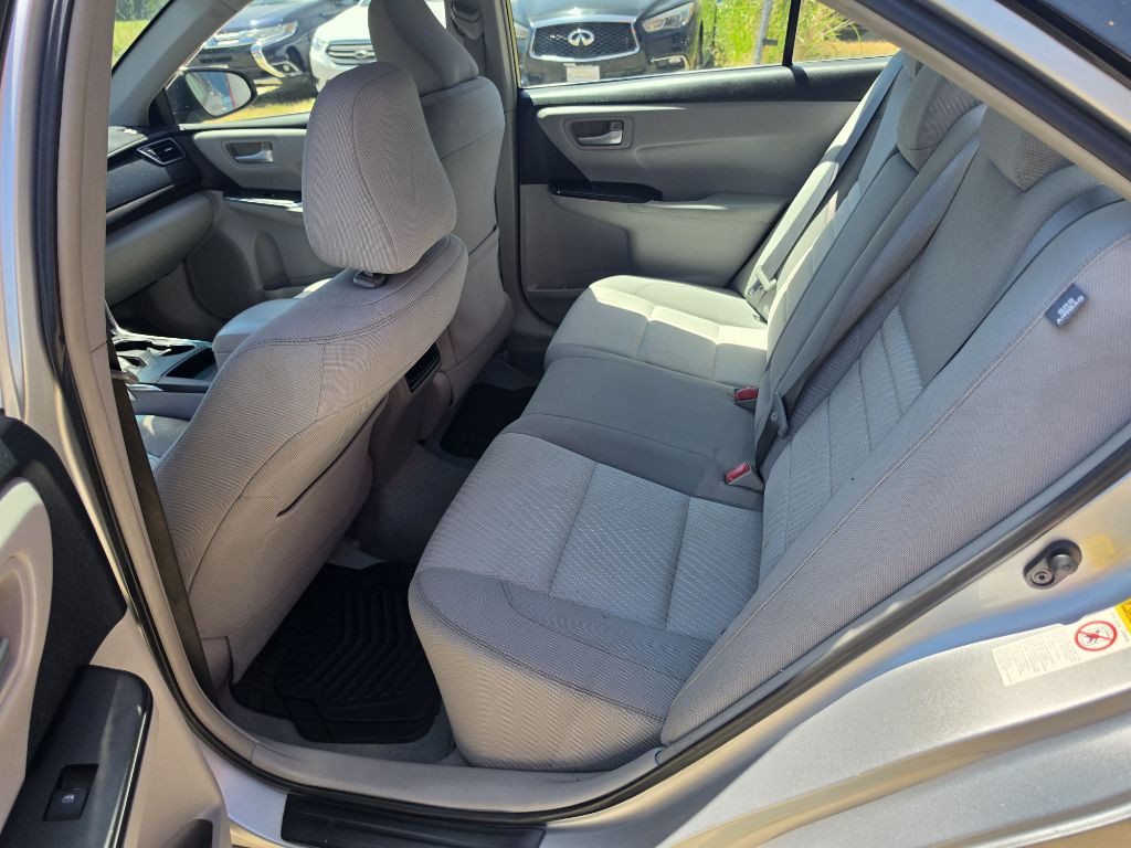 2015 Toyota Camry Image 16