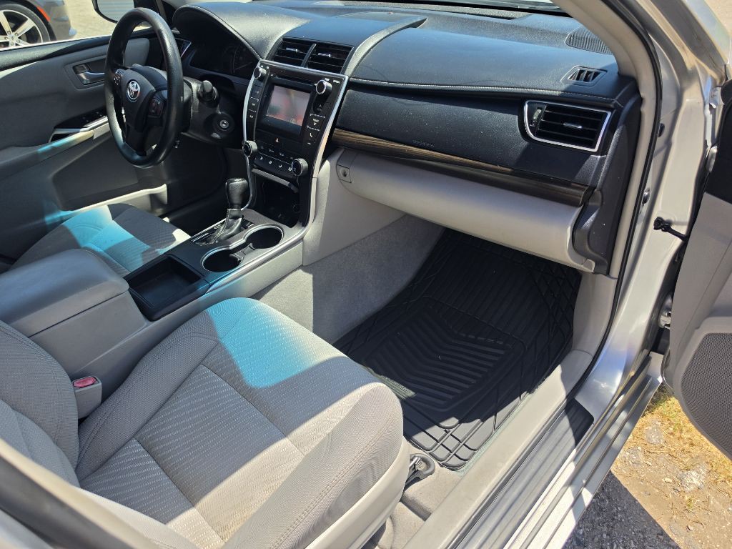 2015 Toyota Camry Image 17