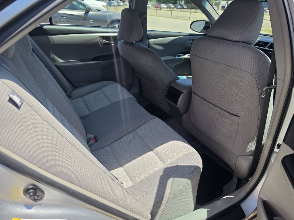 2015 Toyota Camry Image 18