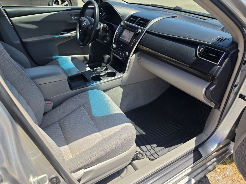 2015 Toyota Camry Image 20