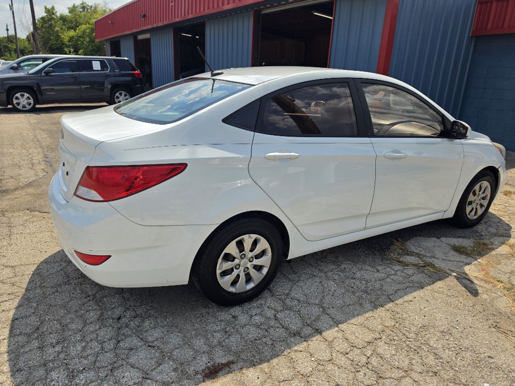 2016 Hyundai Accent Image 3