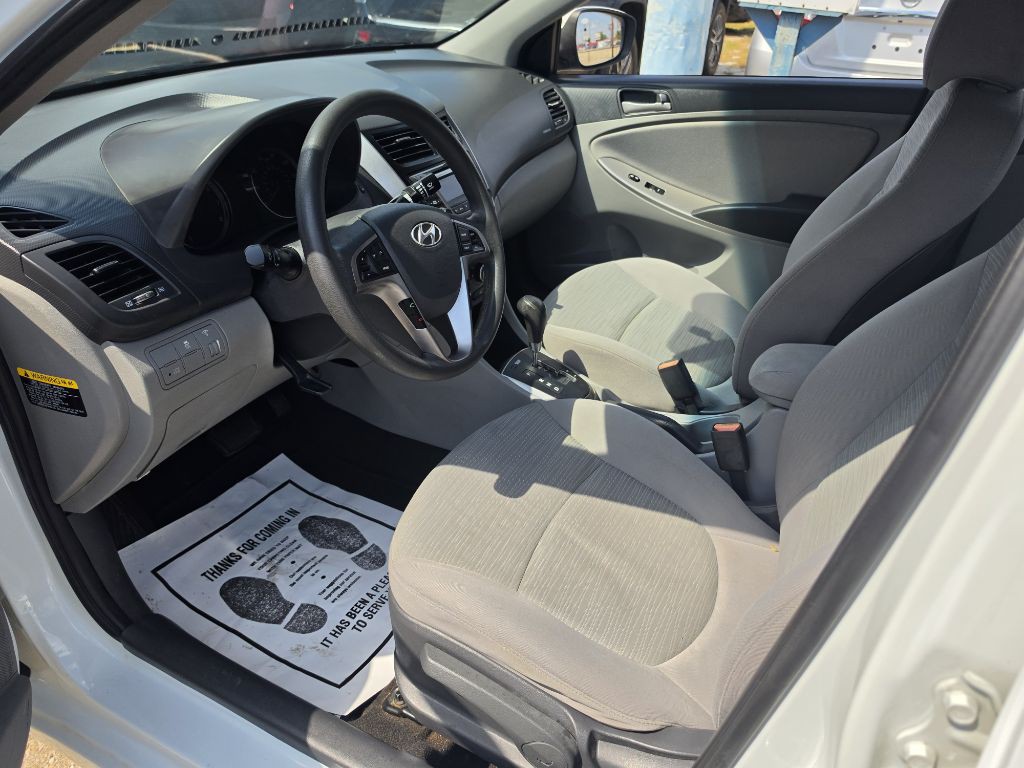 2016 Hyundai Accent Image 10