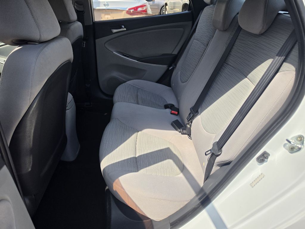 2016 Hyundai Accent Image 12