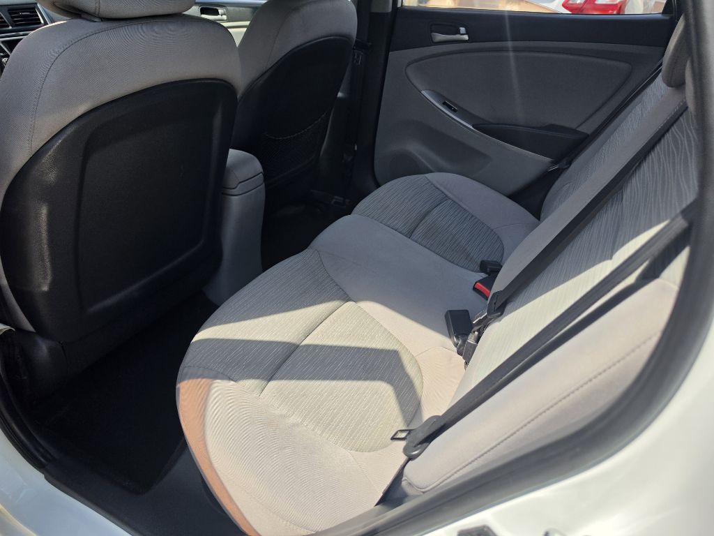 2016 Hyundai Accent Image 13