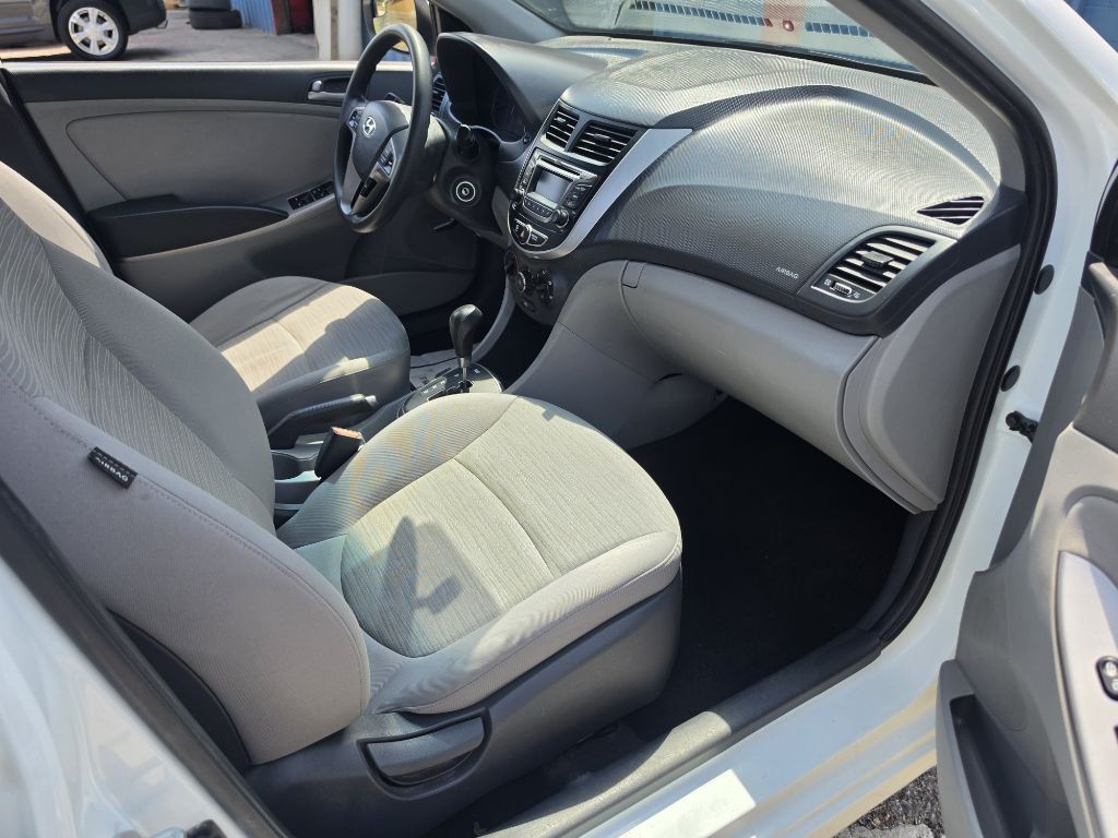 2016 Hyundai Accent Image 14
