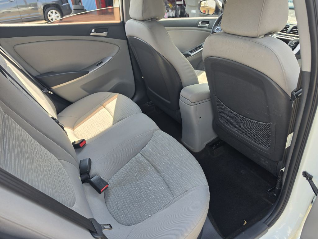 2016 Hyundai Accent Image 15