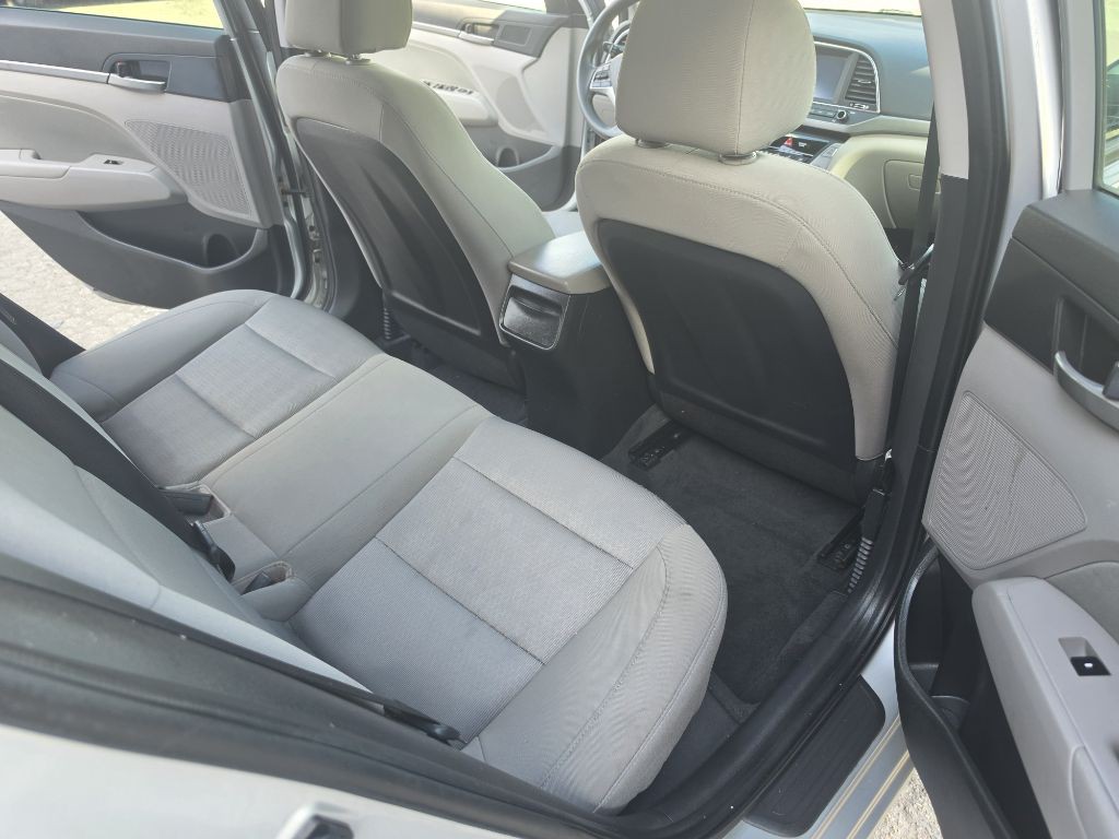 2018 Hyundai Elantra Image 17