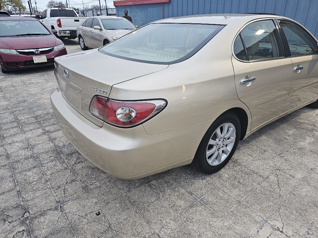 2004 Lexus ES Image 2