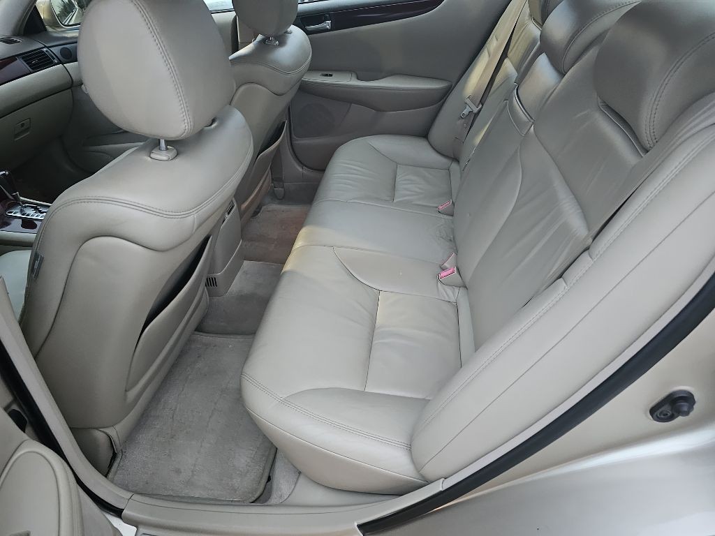 2004 Lexus ES Image 7