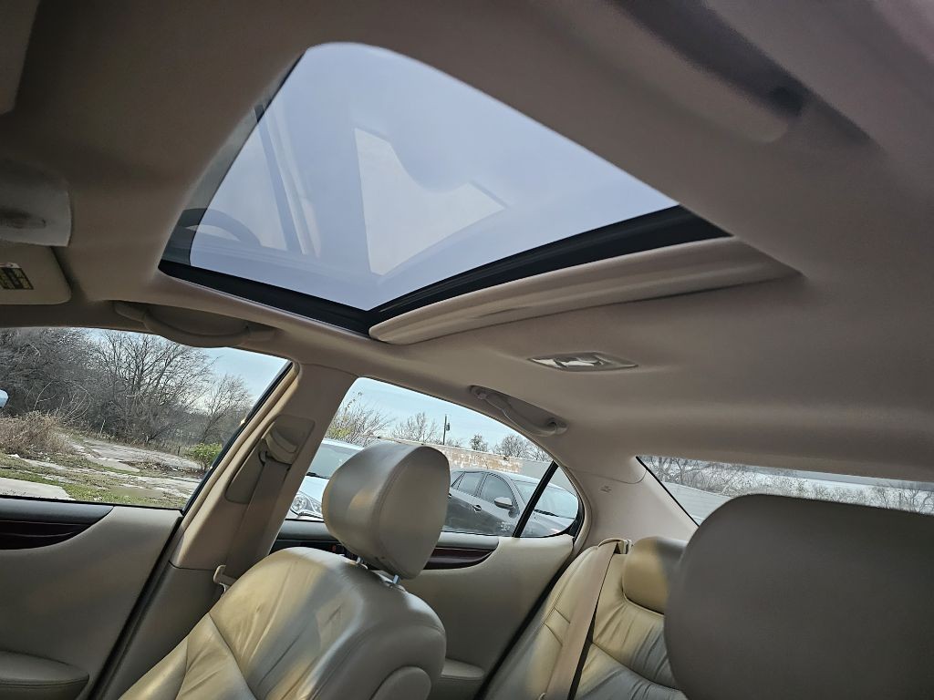 2004 Lexus ES Image 10
