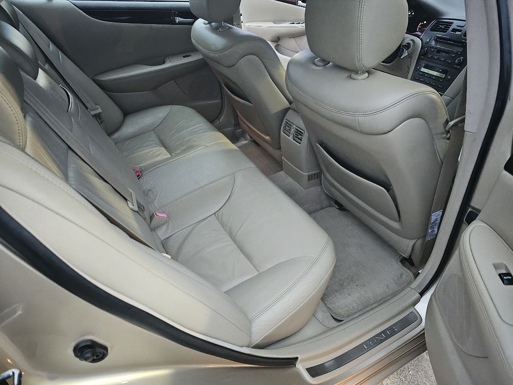 2004 Lexus ES Image 11