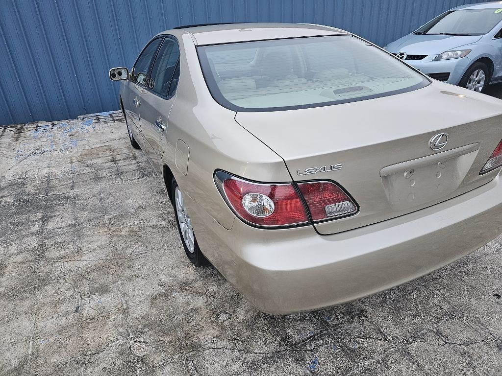 2004 Lexus ES Image 16