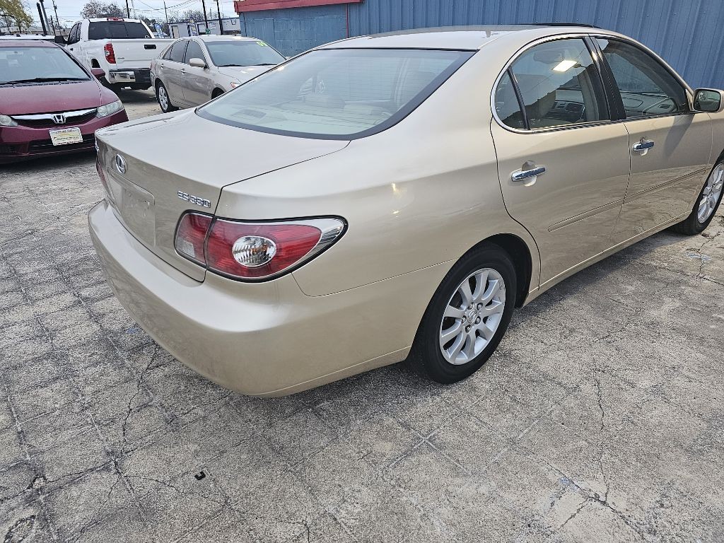 2004 Lexus ES Image 18
