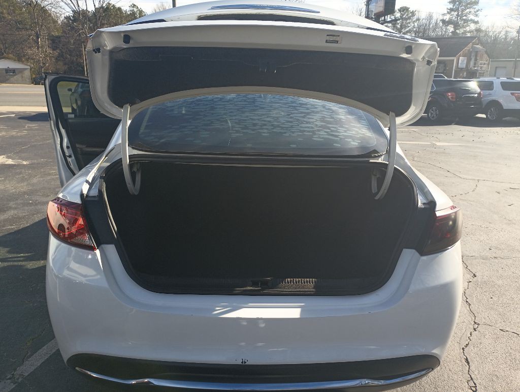 2015 Chrysler 200 Image 2