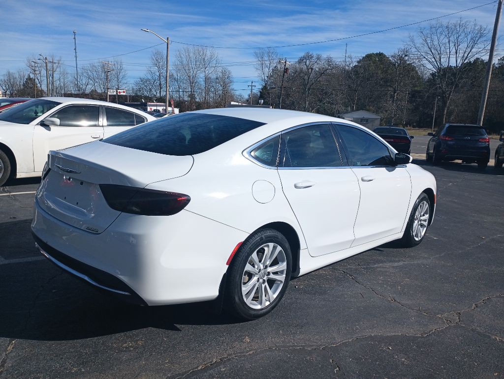 2015 Chrysler 200 Image 4