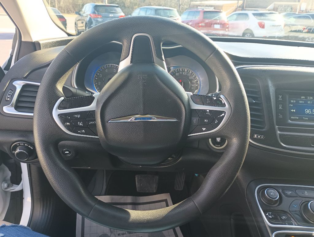 2015 Chrysler 200 Image 12
