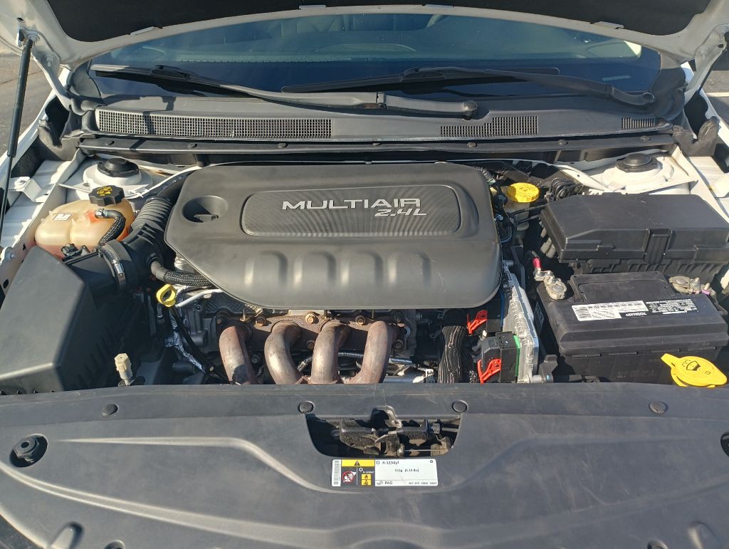 2015 Chrysler 200 Image 18