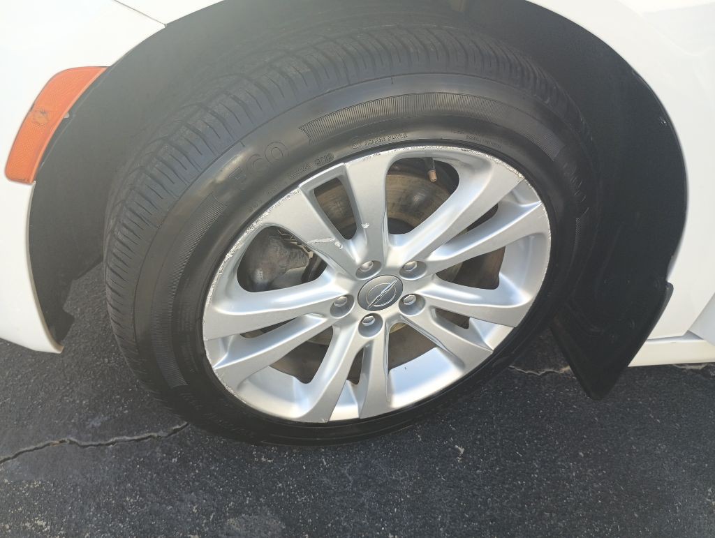 2015 Chrysler 200 Image 19