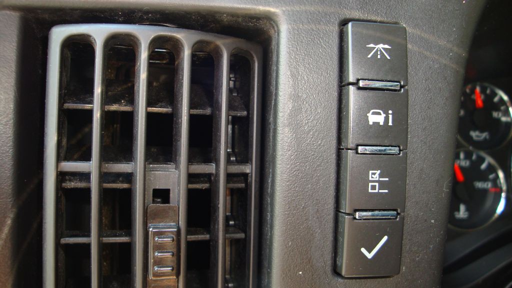 2015 Chevrolet Express Image 9