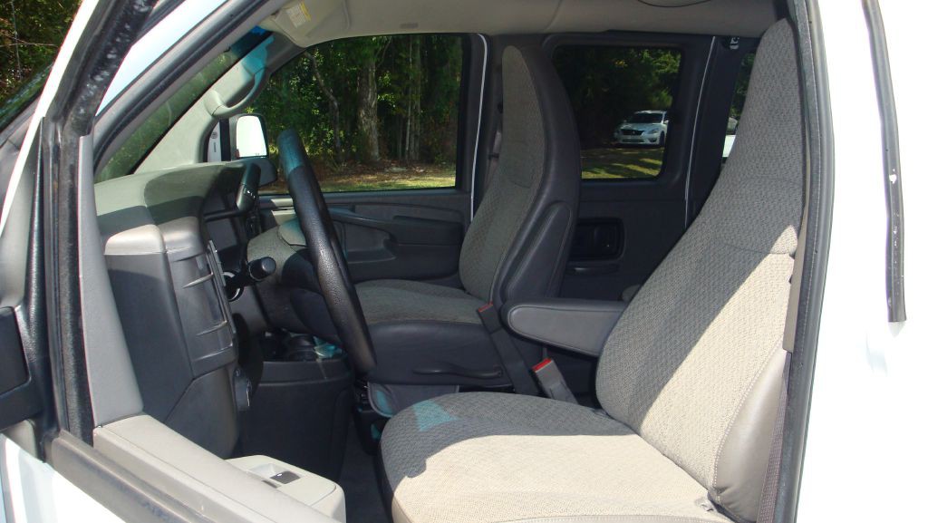 2015 Chevrolet Express Image 11