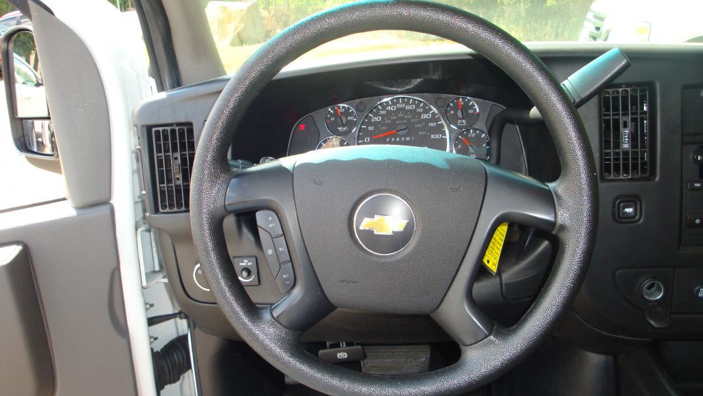 2015 Chevrolet Express Image 12