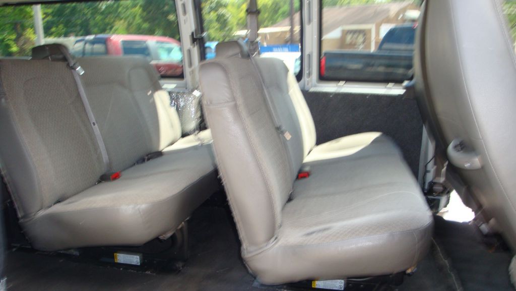 2015 Chevrolet Express Image 22