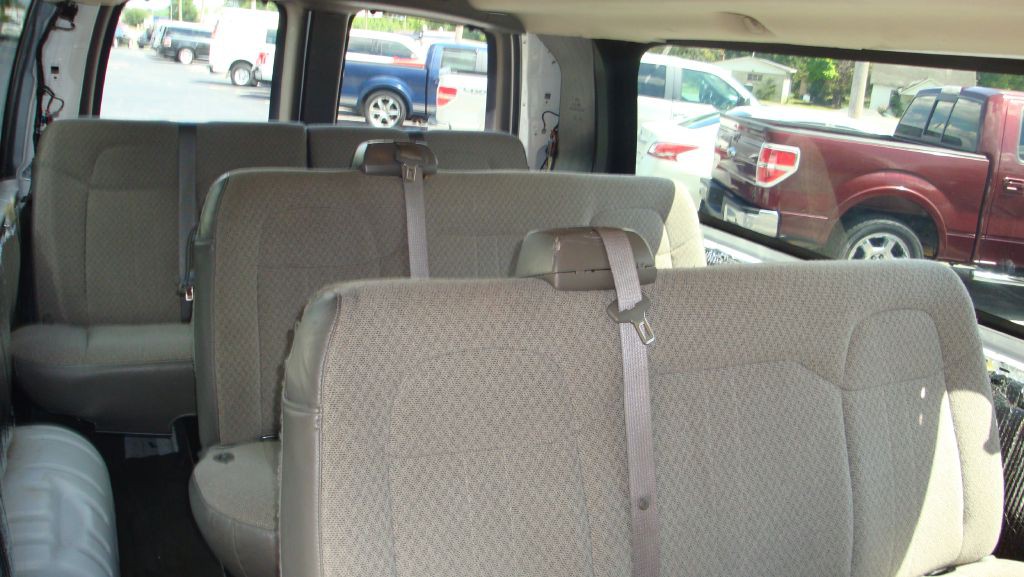 2015 Chevrolet Express Image 23