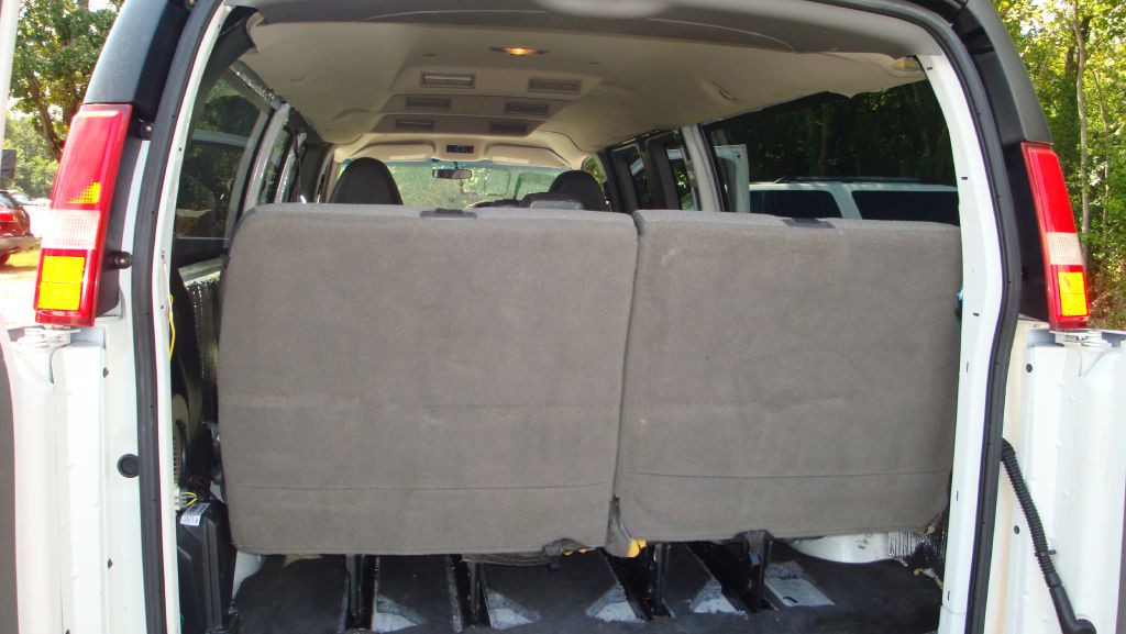 2015 Chevrolet Express Image 24