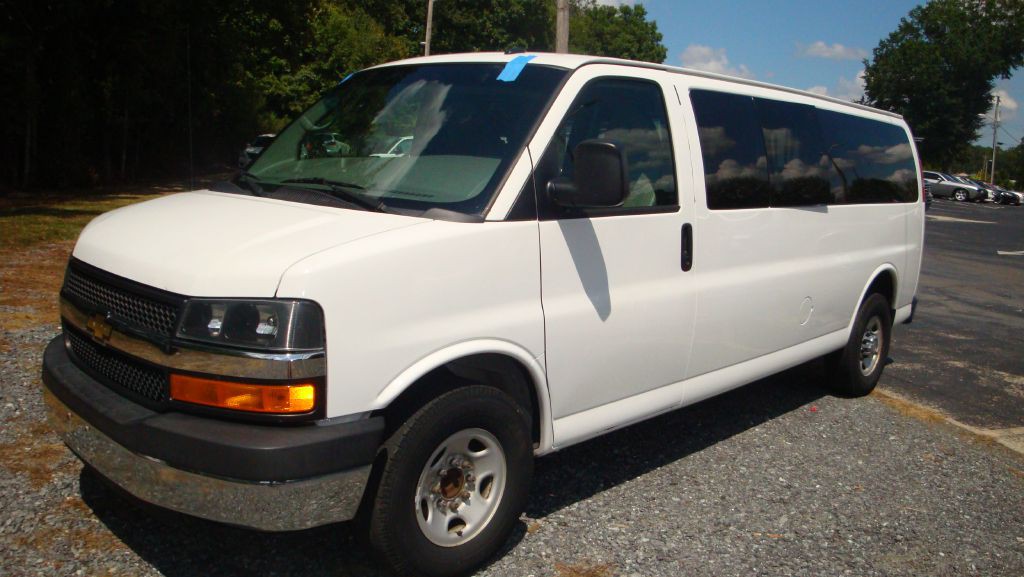 2015 Chevrolet Express Image 28