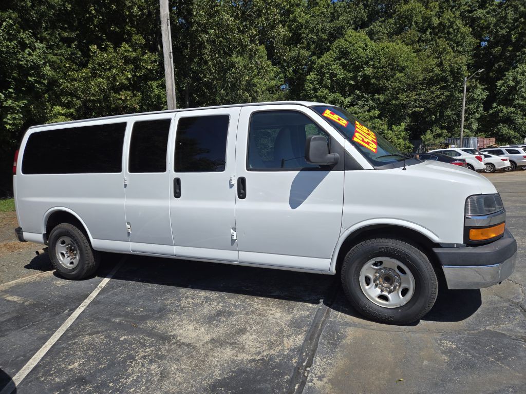 2015 Chevrolet Express Image 4