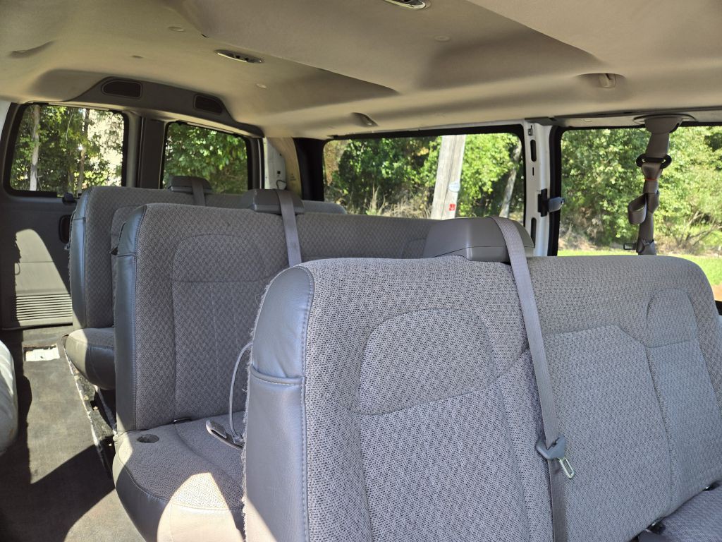 2015 Chevrolet Express Image 5